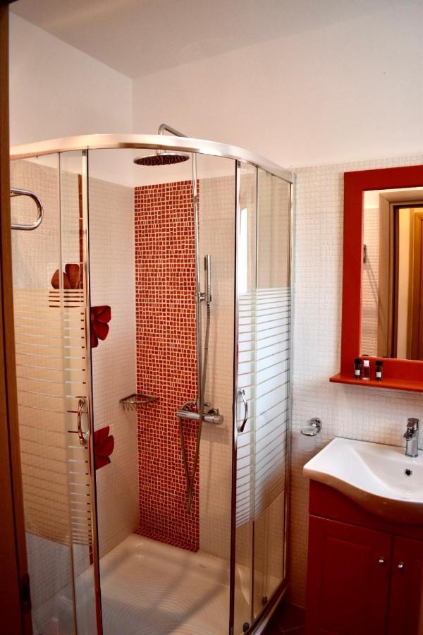 Minoa Hotel ناوسا المظهر الخارجي الصورة