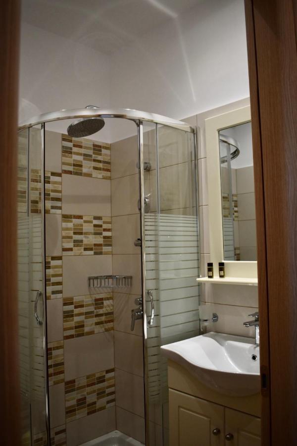 Minoa Hotel ناوسا المظهر الخارجي الصورة